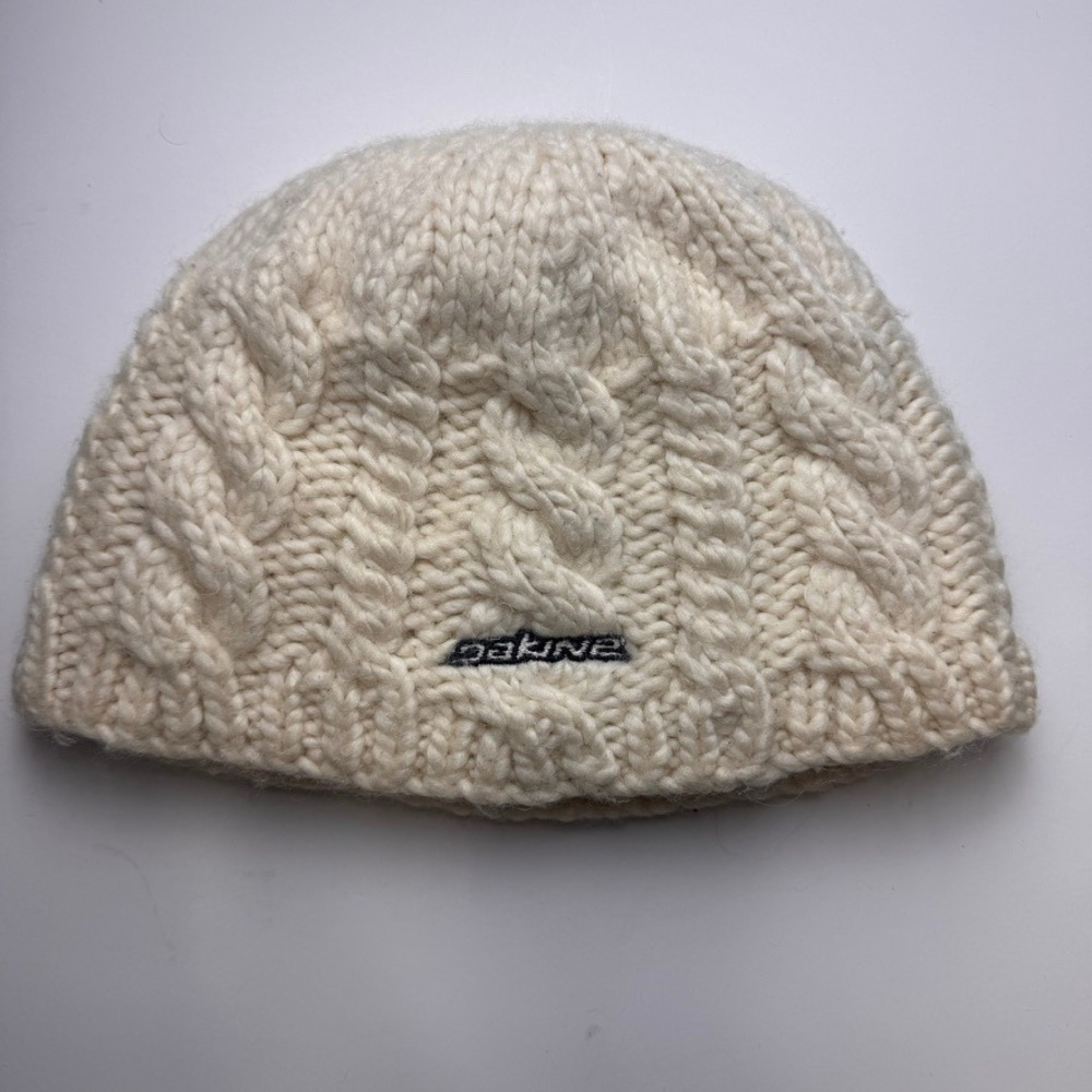 Dakine Cable Knit Beanie Cream Off-White Fleece Lined Winter Hat Logo